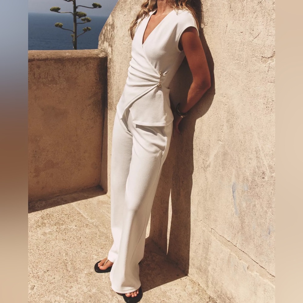 Zara NWT Sz L Matching white set: TEXTURED CLASP TOP and PANTS